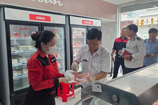 Loạt cửa hàng C.P. ở Sóc Trăng dùng giấy chứng nhận an toàn thực phẩm hết hạn