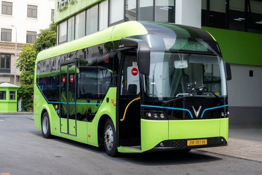 Chính thức triển khai xe buýt điện VinFast kết nối đến nơi đặt siêu dự án của Vingroup