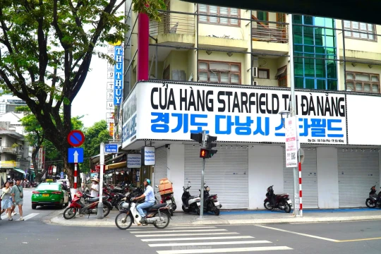 Cảnh tượng phố kinh doanh đóng cửa hàng loạt khắp các tỉnh thành