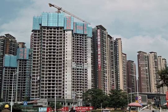 Doanh số toàn ngành lao dốc, bất động sản Trung Quốc ‘dò mãi chưa thấy đáy’