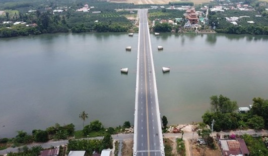 Chiêm ngưỡng cây cầu bắc qua con sông nội địa dài nhất Việt Nam, nối liền 2 tỉnh giàu nhất cả nước