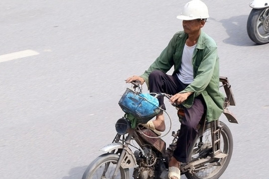Mức xử phạt với người đi xe máy quá cũ nát, trường hợp xe không đạt định khí thải có bị loại bỏ ngay?