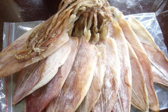 Đặt mua 100kg mực khô vì tin tưởng trang Facebook bắt mắt nhiều tương tác, người đàn ông mất luôn 110 triệu ngay sau khi xem hàng