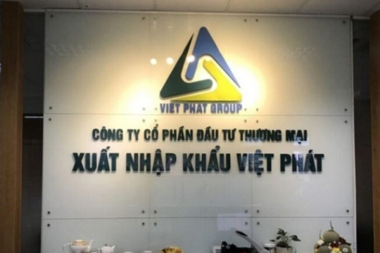 Chủ tịch Công ty bị bắt, vợ của thành viên HĐQT vội bán hết sạch cổ phiếu