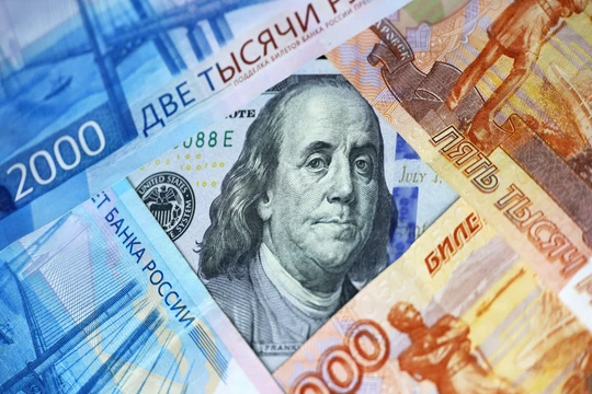'Vượt mặt' đồng USD, tiền Nga tăng giá mạnh nhất thế giới
