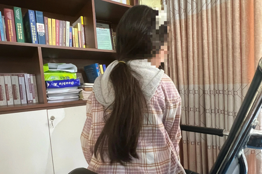 Bắt giáo viên về hưu dâm ô nữ sinh lớp 9