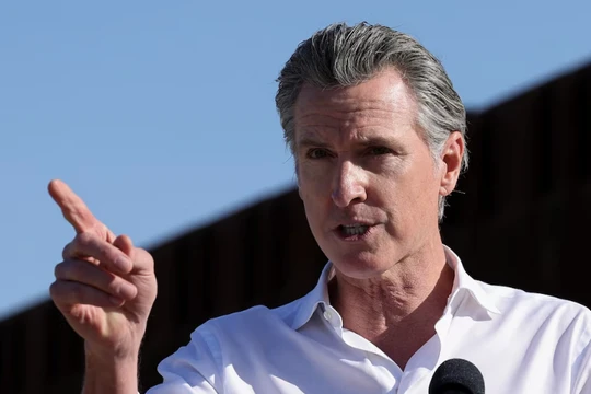 Thống đốc California gặp rủi ro khi bị Tổng thống Trump ‘chiếu tướng’