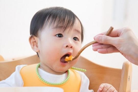 Dịch vụ nhà hàng ăn dặm phục vụ 'thượng đế không răng' bùng nổ tại nước láng giềng Việt Nam