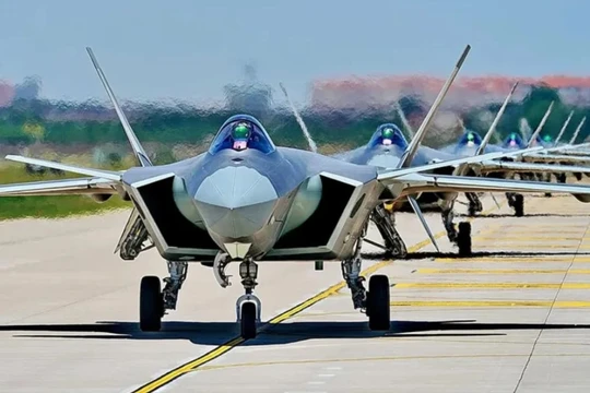 Tiêm kích tàng hình J-20 Trung Quốc đạt bước đột phá mới