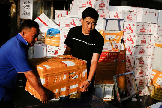 Đông Nam Á 'đau đầu' với cơn lốc hàng Trung Quốc giá siêu rẻ