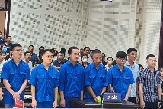 Xét xử 9 đối tượng là giám đốc, cựu cán bộ