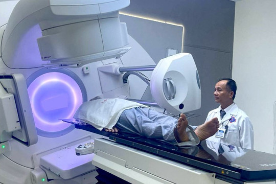 Việt Nam chính thức vận hành máy xạ trị 100 tỷ, bệnh nhân ung thư 'thoát cảnh' xếp hàng chờ đợi, điều trị đêm?