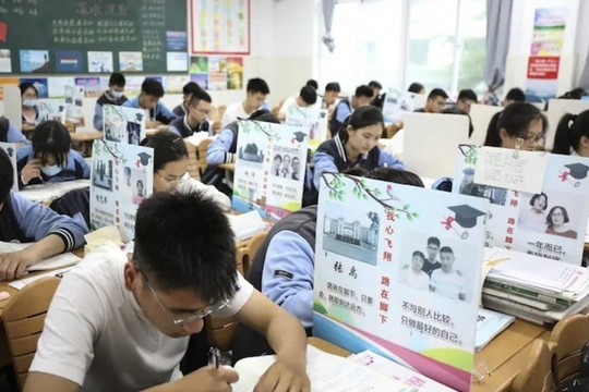 Trung Quốc cúp điện AI để ngăn học sinh gian lận mùa thi