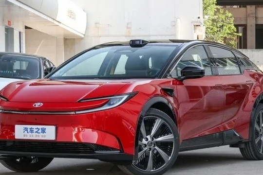 Toyota ra mắt mẫu SUV chạy điện mới: Công nghệ vượt trội, đẹp thể thao, giá chỉ 460 triệu, nhận xe luôn trong tháng 6/2025