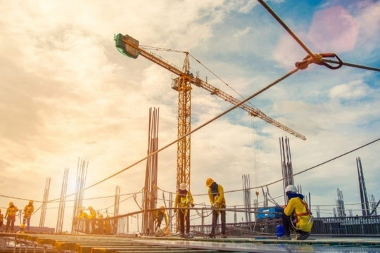 Doanh nghiệp nào dễ bị ‘ăn mòn’ biên lợi nhuận khi giá vật liệu xây dựng tăng sốc?