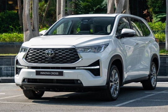 Chủ tịch Toyota nói thẳng một điều về xe điện, khen nức nở dòng xe xanh hãng theo đuổi