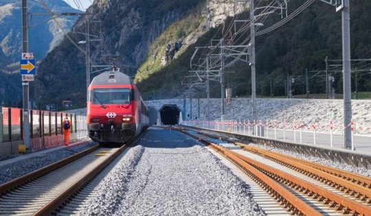 Hầm đường sắt 57km dài nhất thế giới: Xây dựng trong 17 năm với chi phí 11 tỷ Euro, hành trình di chuyển nhanh gấp 4 lần ô tô