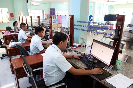 Công chức, viên chức bị cấm làm một việc với doanh nghiệp, từ trường hợp ngoại lệ