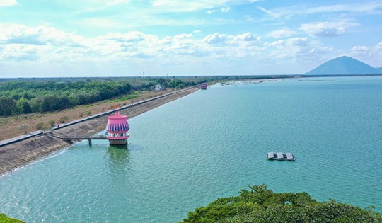 Việt Nam sắp có 2 khu du lịch sinh thái quy mô gần 700ha, đều tọa lạc ngay gần hồ nhân tạo lớn gấp 2.000 lần hồ Gươm