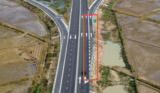 Cao tốc vừa bị phản ánh bong tróc sau 2 năm vận hành sẽ sửa vạch sơn gây tranh cãi