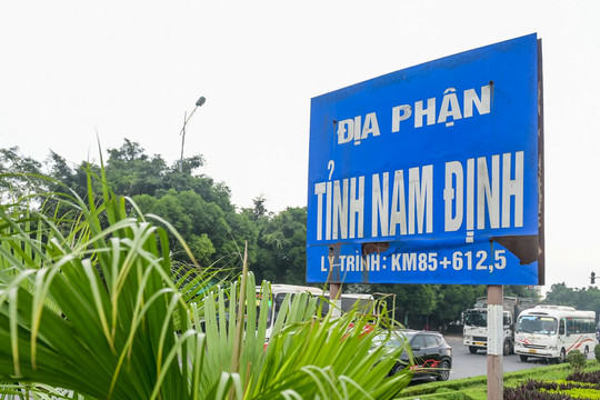 Ngắm những tấm biển địa phận tỉnh sắp thành kỷ niệm