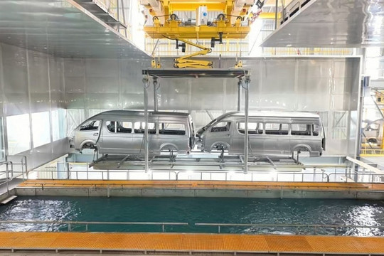 Hãng xe Việt Kim Long Motor vừa đưa vào vận hành nhà máy sơn xe hiện đại bậc nhất Đông Nam Á