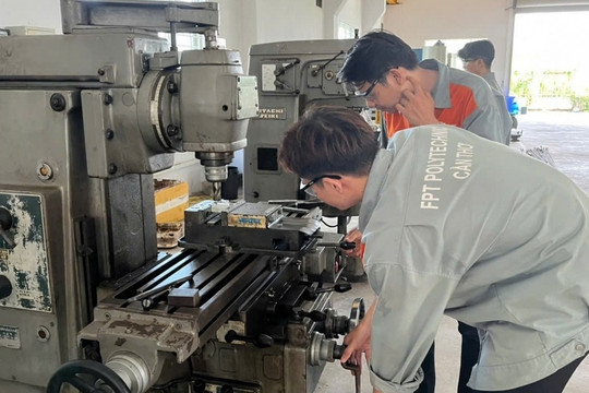 Ngành học đang thiếu nhân lực trầm trọng, trước kia chỉ dành cho nam nay phái nữ cũng làm rất tốt: Mức lương ‘chạm đỉnh’ 90 triệu/tháng