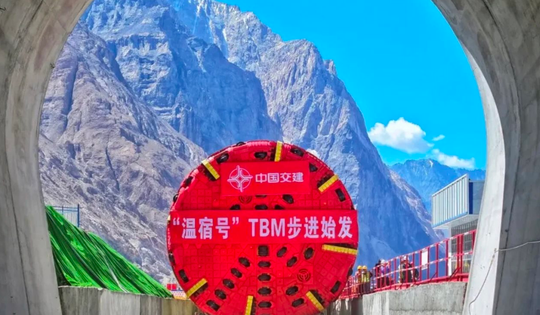 Đường hầm đầu tiên dưới lòng sông băng tại Trung Quốc, đi xuyên qua một trong những dãy núi dài nhất thế giới