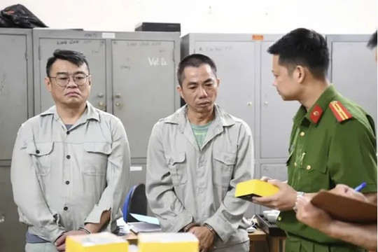 Khám xét khẩn cấp, bắt Tất Văn Hào