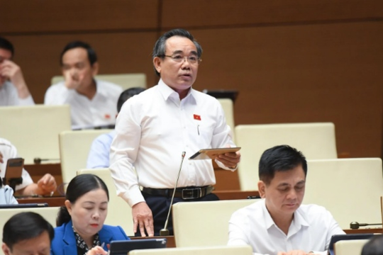 ĐBQH: Chúng ta có cả một hệ thống pháp luật quản lý nhưng hàng trăm tấn thuốc giả, đồ ăn giả vẫn được sản xuất, lưu hành