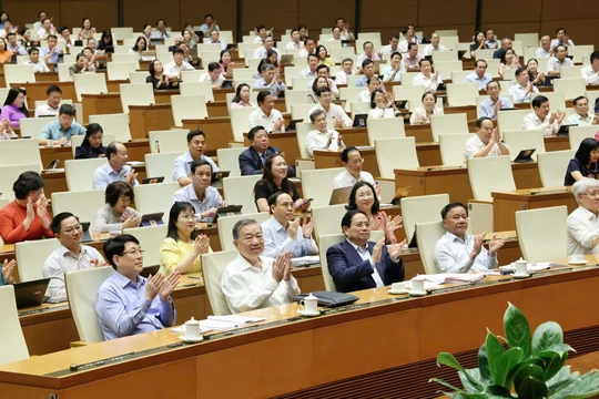 Quốc hội thảo luận về phát triển kinh tế xã hội cùng nhiều nội dung quan trọng khác