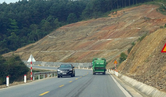 Đề xuất tháo dỡ dải phân cách 100m trên Quốc lộ 3, Bộ Xây dựng lên tiếng