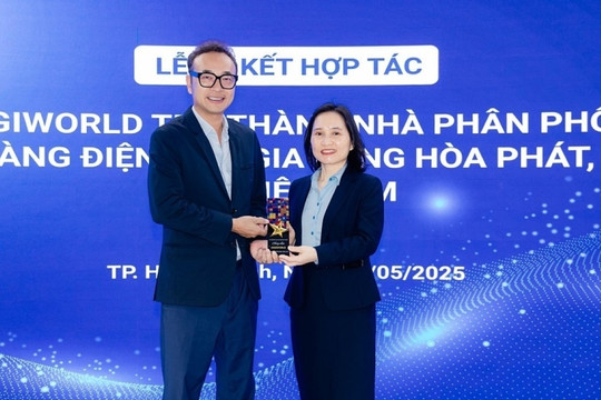 Vừa bắt tay Hòa Phát (HPG), cổ phiếu một ông lớn bán lẻ bốc đầu tăng hàng chục %