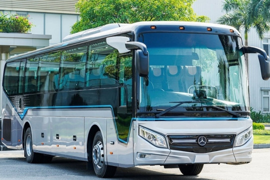 THACO của ông Trần Bá Dương lần đầu tiên xuất khẩu lô xe Mercedes-Benz 'Made in Vietnam'