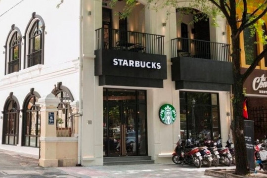 Bị đẩy khỏi đất vàng Hàn Thuyên, Starbucks Reserve trở lại và ‘phục thù’ ngay đối diện