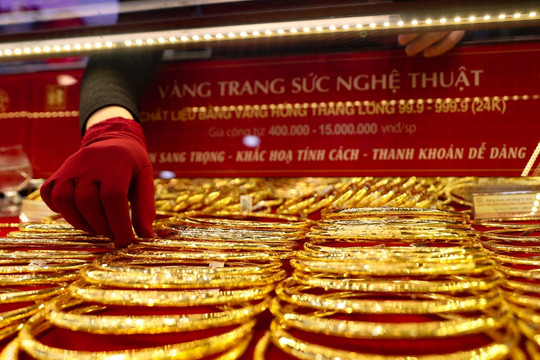 Hiệp hội Vàng: Nhập mỹ phẩm, rượu tốn ngoại tệ gấp nhiều lần nhập vàng