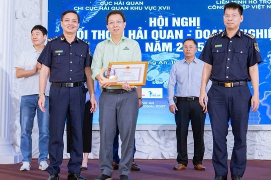 Điểm tên 12 doanh nghiệp vừa được Chi cục Hải quan khu vực XVII tặng giấy khen