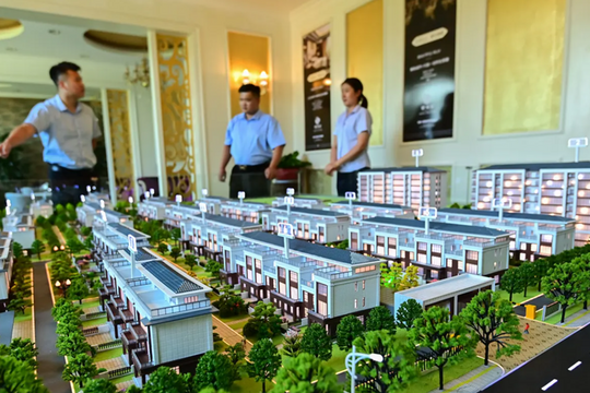 Nền kinh tế lớn thứ 2 thế giới lung lay: Gần 50.000 trường học đóng cửa, người dân chật vật trong cảnh mua nhà
