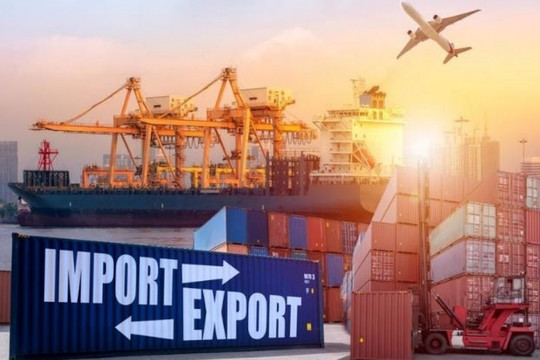 Việt Nam tăng tốc thương mại: Than, xi măng, hóa chất xuất khẩu bùng nổ giữa làn sóng nhập khẩu máy móc
