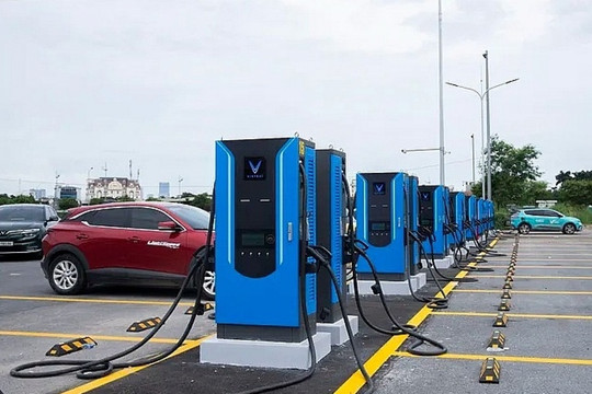 V-Green của tỷ phú Phạm Nhật Vượng khai trương trạm sạc siêu nhanh lớn nhất Hà Nội