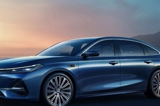 Mẫu sedan hạng D giá chỉ chỉ 320 triệu đồng vừa chính thức ra mắt: Đẹp vượt phân khúc, công nghệ hiện đại, Toyota Camry gặp đối thủ nặng ký