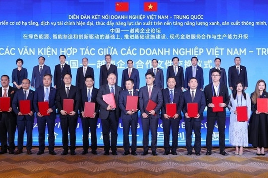 Doanh nghiệp Việt Nam ký kết hàng loạt văn kiện hợp tác với doanh nghiệp Trung Quốc
