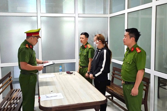 Kiểm tra trụ sở, bắt Giám đốc một công ty mỹ phẩm