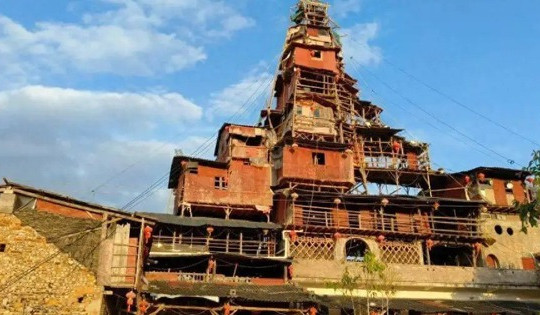 Tòa tháp 10 tầng kỳ dị xây dựng trái phép trên đất giải tỏa: Gia chủ quyết không phá dỡ sau nhiều lần kháng cáo