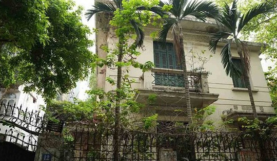Biệt thự bỏ hoang 10 năm trên đất ‘kim cương’ Hà Nội đề xuất làm trụ sở phường: Rộng 410m2, bên trong xuống cấp, lãng phí
