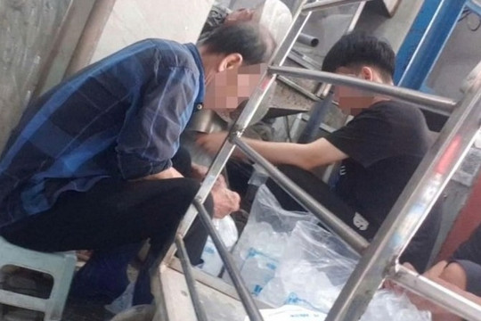 Rùng mình khi loạt quán cà phê nổi tiếng Hà Nội dùng đá viên từ xưởng mất vệ sinh