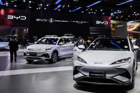 'Vua xe điện' BYD tuyên bố hủy ca làm việc đêm, thông báo đóng hàng loạt cửa hàng: Chuyện gì đã xảy ra?