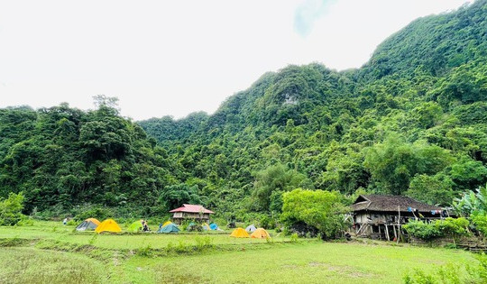 Ngôi làng không điện đường trường trạm như 'viên ngọc ẩn' mới của núi rừng Tây Bắc