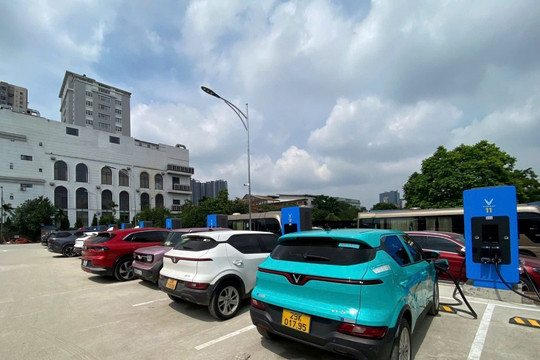 V-Green mở trạm sạc siêu nhanh quy mô lớn đầu tiên tại Cầu Giấy