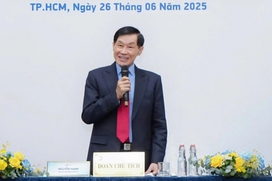Ông Johnathan Hạnh Nguyễn: 'Bao giờ tôi còn làm Chủ tịch thì anh em vẫn có thể nở nụ cười'